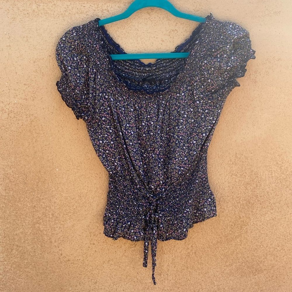 Large floral pattern ruched blouse stretchy and comfortable. 100% polyester